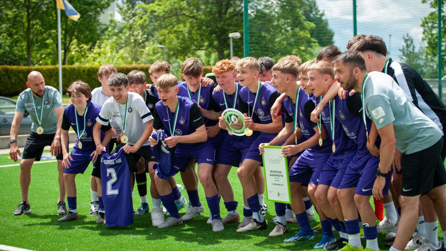 Erzgebirge Aue, Ehrung Landesmeister U15, 2024, Porsche AG