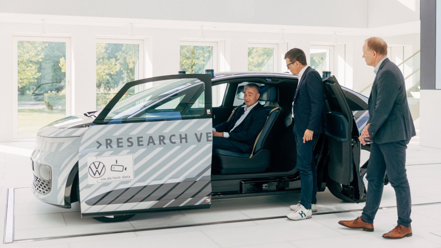 Dr. Nikolai Ardey, Head of Volkswagen Group Innovation, Dr. Hagen Radowski, Senior Partner Porsche Consulting, Jan Boris Wintzenburg, Head of Communications Porsche Consulting (l-r), 2025, Porsche Consulting GmbH