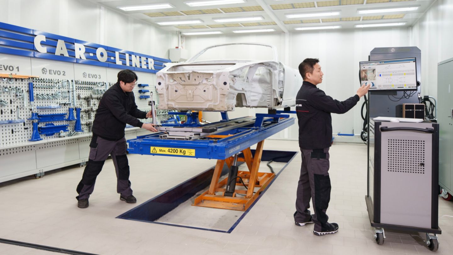 Bodywork repairs, Porsche Service Centre Seongsu, Korea, 2024, Porsche AG