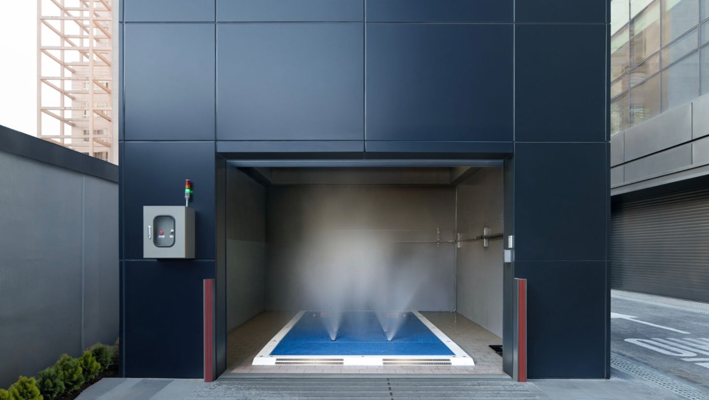 Electric vehicle fire spread delay system in quarantine, Porsche Service Centre Seongsu, Korea, 2025, Porsche AG