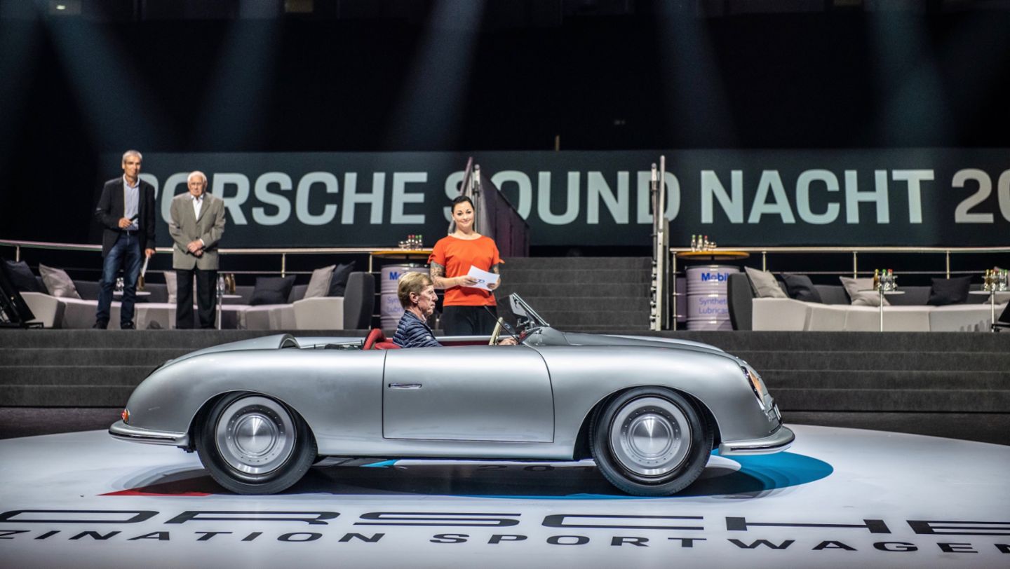 Walter Röhrl, 356 No.1 Roadster, achte Porsche Sound Nacht, Porsche Arena, 2018, Porsche AG