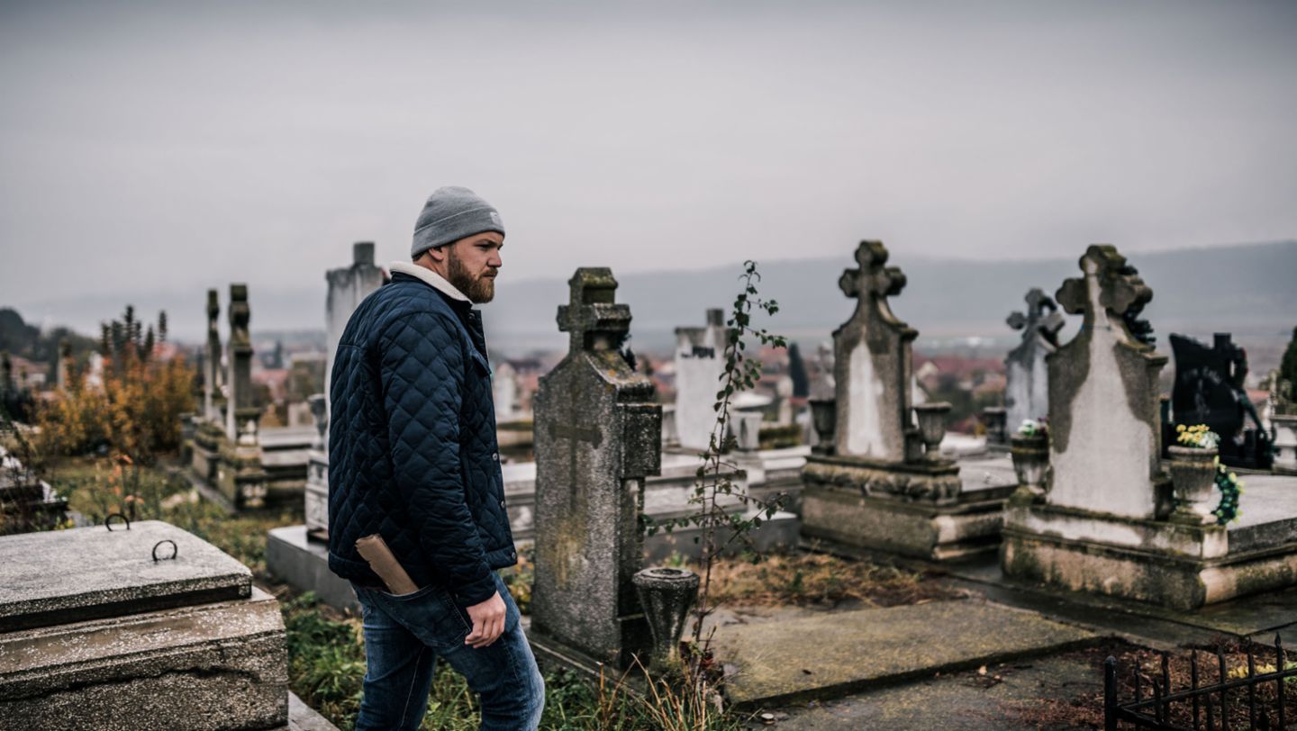 What is behind the story of the bloodthirsty Count Dracula? Adventurer Sebastian Canaves wants to know - and sets off on a quest.