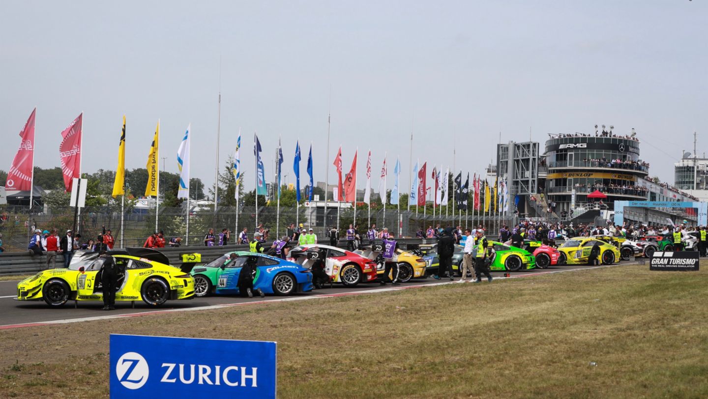 多台911 GT3 R角逐2018年纽博格林24小时耐力赛