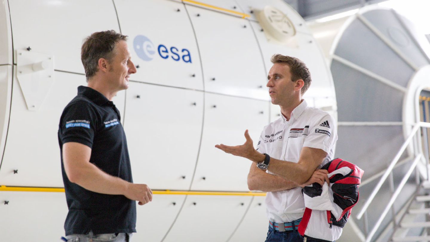 Matthias Maurer, Astronaut, Timo Bernhard, Rennfahrer, l-r, Astronautenausbildungszentrum, Köln, 2018, Porsche AG