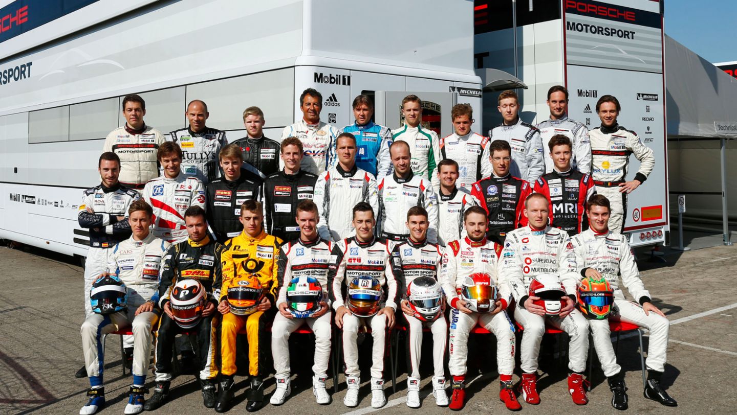 Gruppenfoto Supercup-Fahrer, Porsche Mobil 1 Supercup, Barcelona 2015, Porsche AG