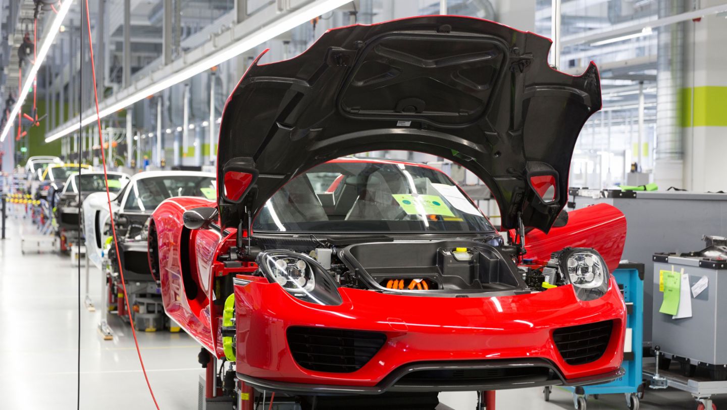 918 Spyder, manufacture, Zuffenhausen, 2015, Porsche AG