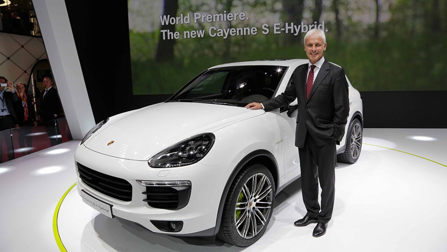 Matthias Mueller, CEO, Cayenne S E-Hybrid, Paris Motor Show, 2014, Porsche AG