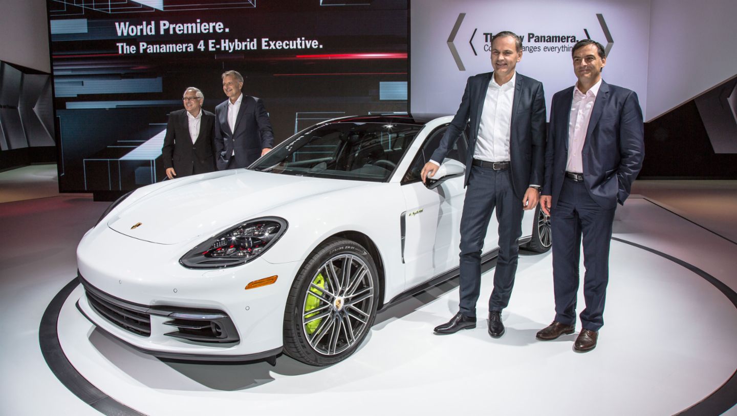 Uwe-Karsten Städter, Member of the Executive Board of Porsche AG Procurement, Detlev von Platen, Member of the Executive Board of Porsche AG Sales and Marketing, Oliver Blume, Chairman of the Executive Board of Porsche AG, Michael Steiner, Member of the Executive Board of Porsche AG Research and Development, l-r, Panamera 4 E-Hybrid Executive, press conference, Los Angeles Auto Show, 2016, Porsche AG