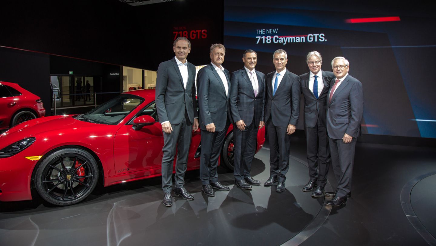 Oliver Blume, Vorstandsvorsitzender der Porsche AG, Detlev von Platen, Mitglied des Vorstands, Vertrieb und Marketing, Michael Steiner, Mitglied des Vorstands, Forschung und Entwicklung, Albrecht Reimold, Mitglied des Vorstands, Produktion und Logistik, Andreas Haffner, Mitglied des Vorstands, Personal- und Sozialwesen, Uwe-Karsten Städter, Mitglied des Vorstands, Beschaffung, l-r, 718 Cayman GTS, Los Angeles Auto Show 2017, Porsche AG
