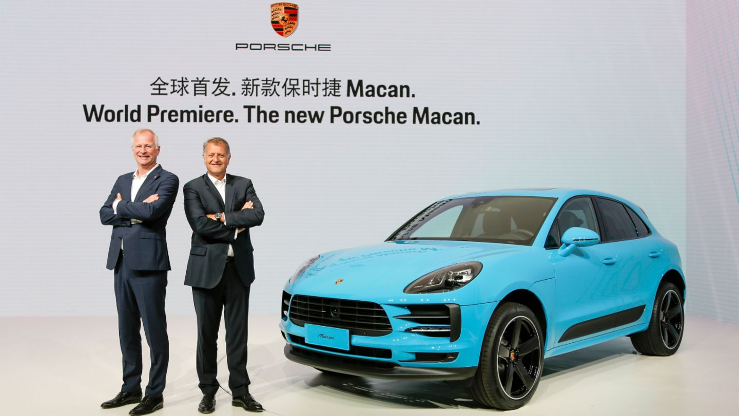 Jens Puttfarcken, Presidente y CEO de Porsche China, Detlev von Platen, Miembro del Consejo de Dirección responsable de Ventas y Marketing en Porsche AG, Macan, estreno mundial, Shanghái, 2018, Porsche AG