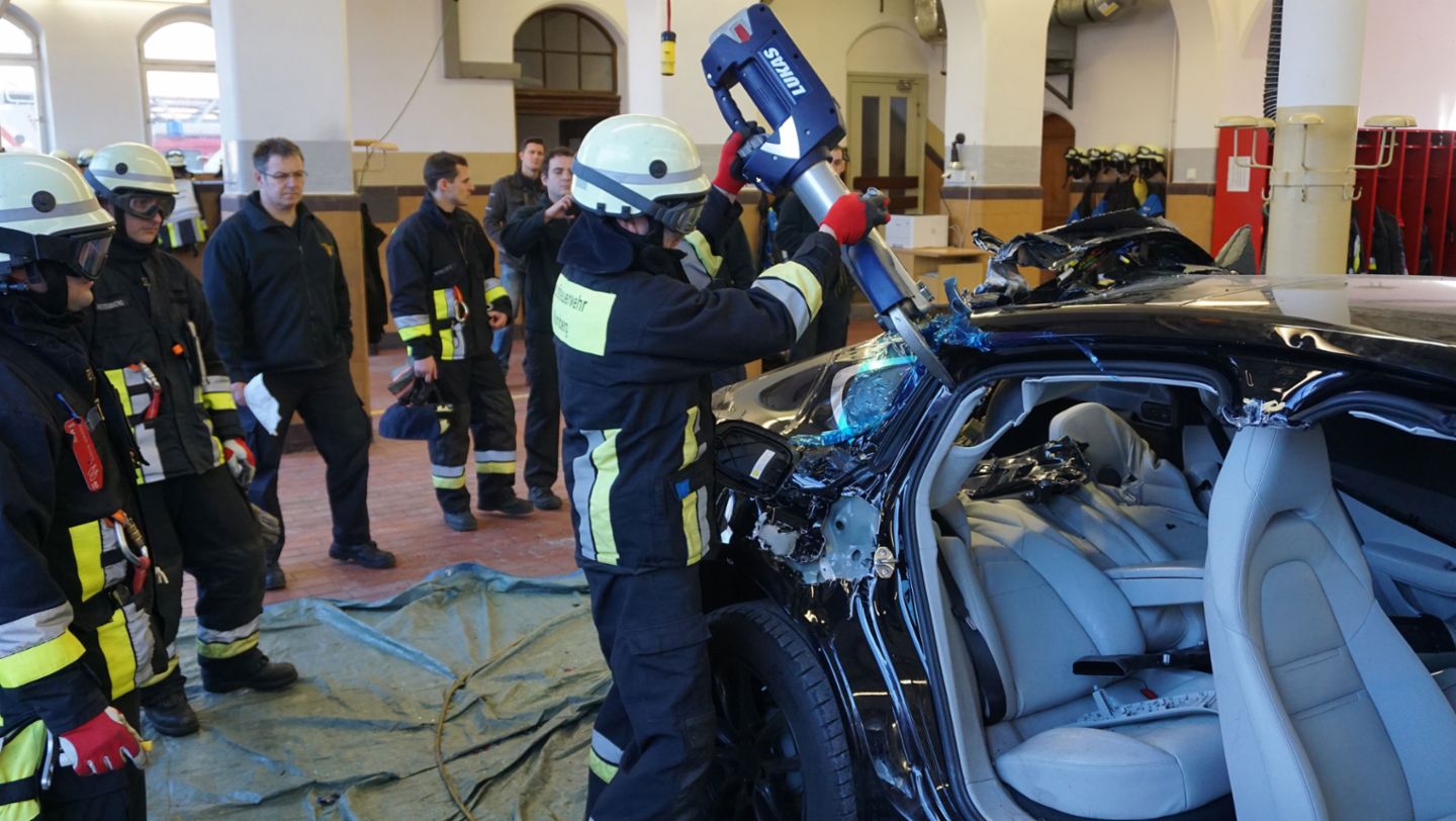 Panamera, Fire services Nuremberg, 2017, Porsche AG