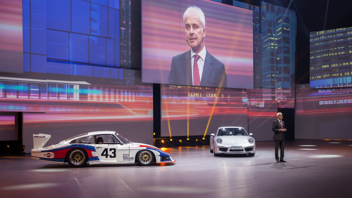  Matthias Mueller, CEO, 935/78 “Moby Dick”, 911 Carrera Style Edition, Shanghai autoshow, 2015, Porsche AG