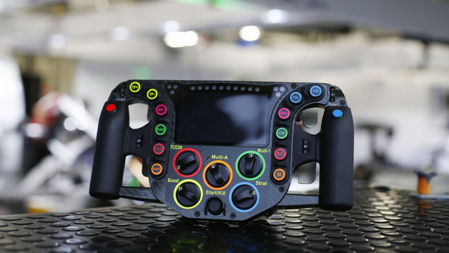 The steeling wheel of the 919 Hybrid, 2014, Porsche AG