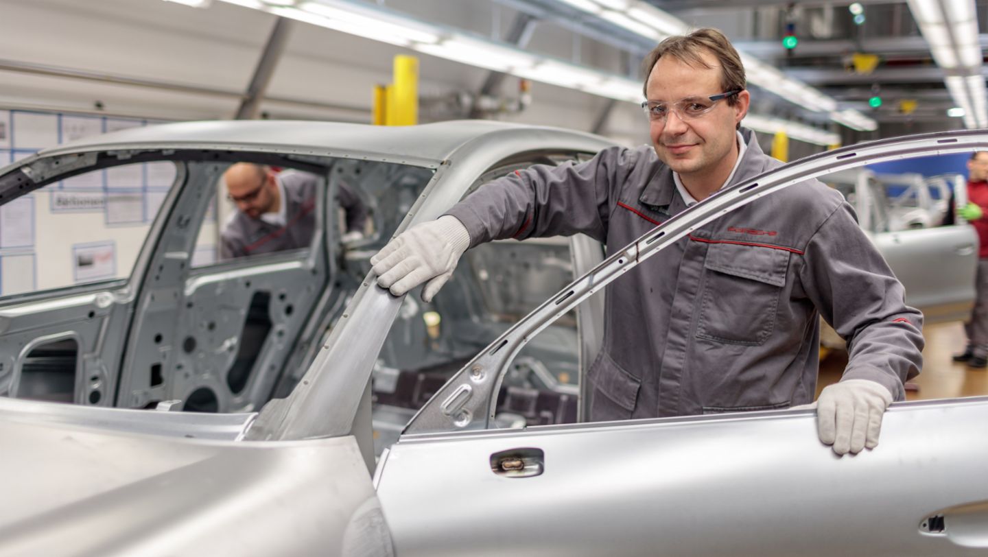 Ringo Baumung, Metal Sheet Technician at the body shop for the new Panamera, Leipzig, 2016, Porsche AG