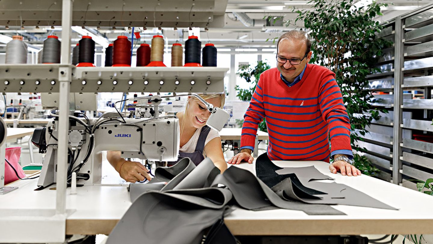 Fibrafort CEO Márcio Ferreita in doing leatherwork for automotive interiors at the upholstery shop (Photo: Jörg Eberl)