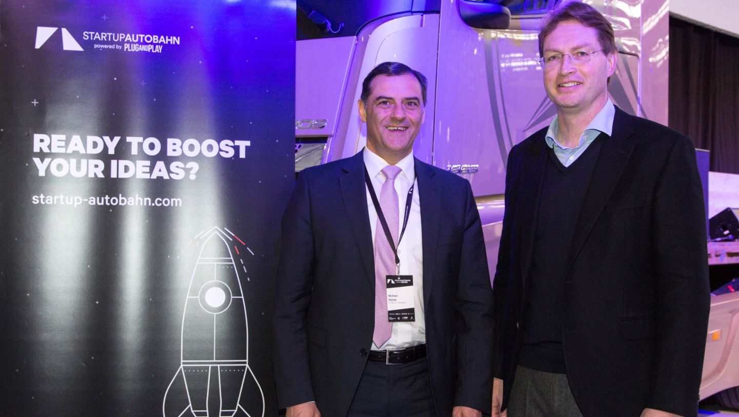 Michael Steiner, member of the Executive Board at Porsche AG, Research and Development, Ola Källenius, member of the Board of Management of Daimler AG. Group Research & Mercedes-Benz Cars Development, l-r, Startup Autobahn Expo Day, Stuttgart, 2017, Porsche AG