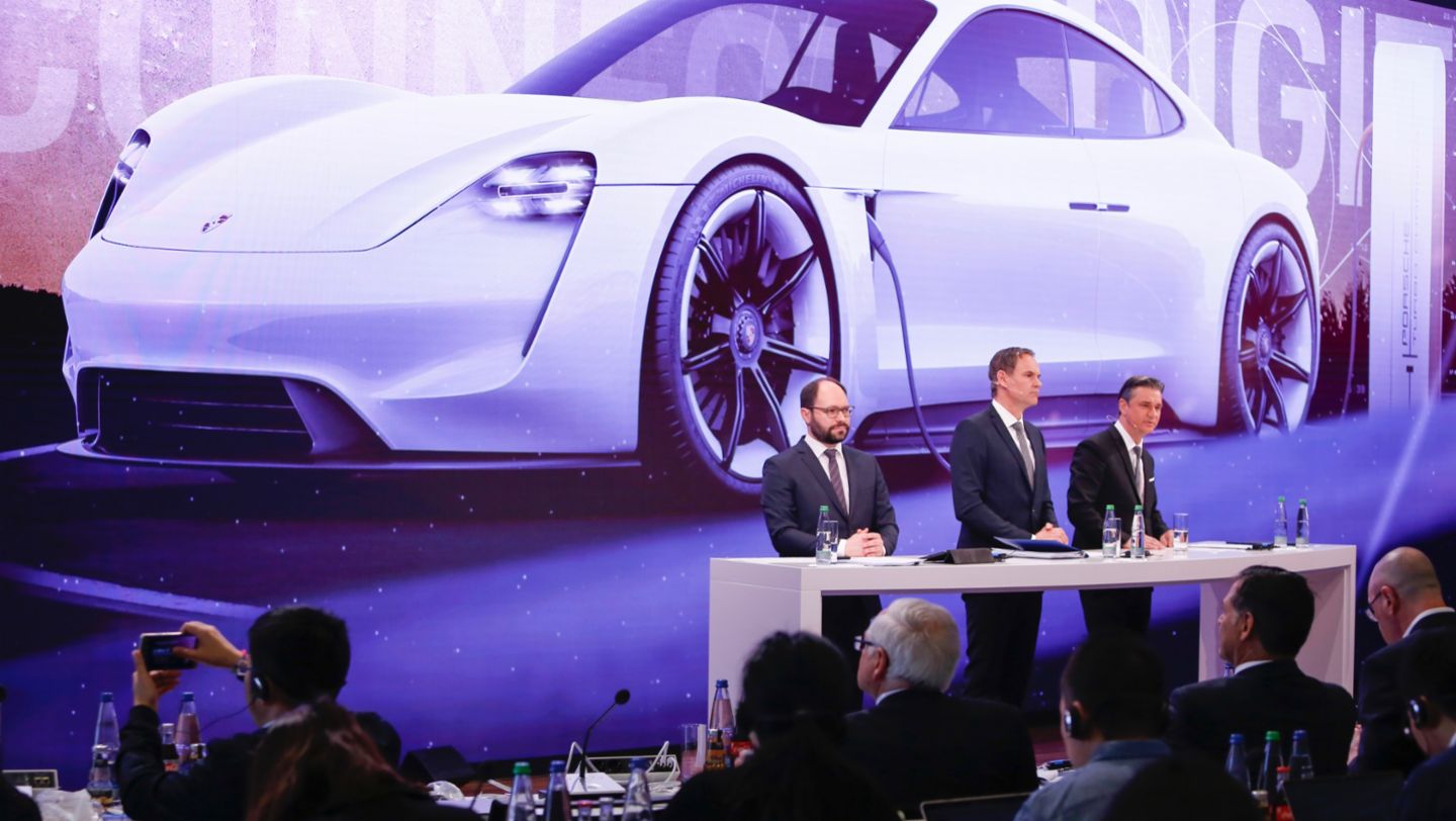 Josef Arweck, Vice President of Porsche Communications, Oliver Blume, Chairman of the Executive Board of Porsche AG, Lutz Meschke, Deputy Chairman of the Executive Board and Member of the Executive Board for Finance and IT, Annual Press Conference, Stuttgart-Zuffenhausen, 2018, Porsche AG