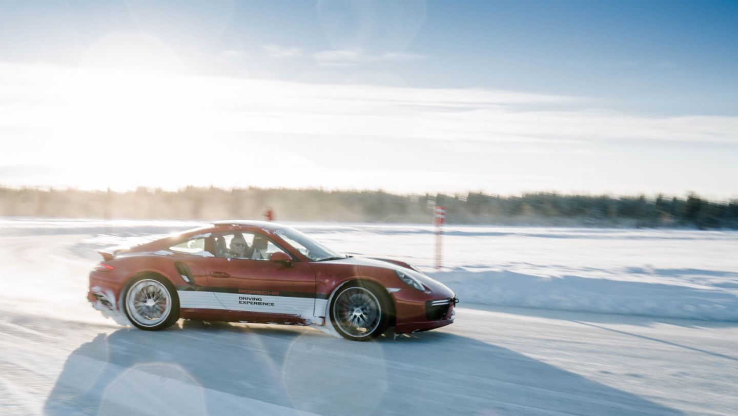 在芬兰Levi举行的保时捷凌驾风雪活动中的911 Turbo