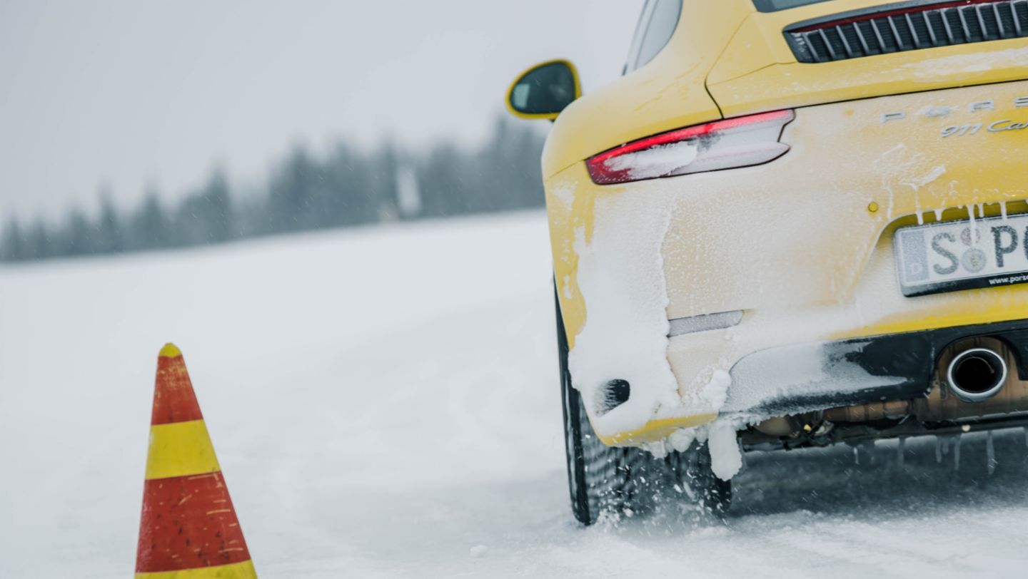 在芬兰Levi举行的保时捷凌驾风雪活动中的911 Carrera S