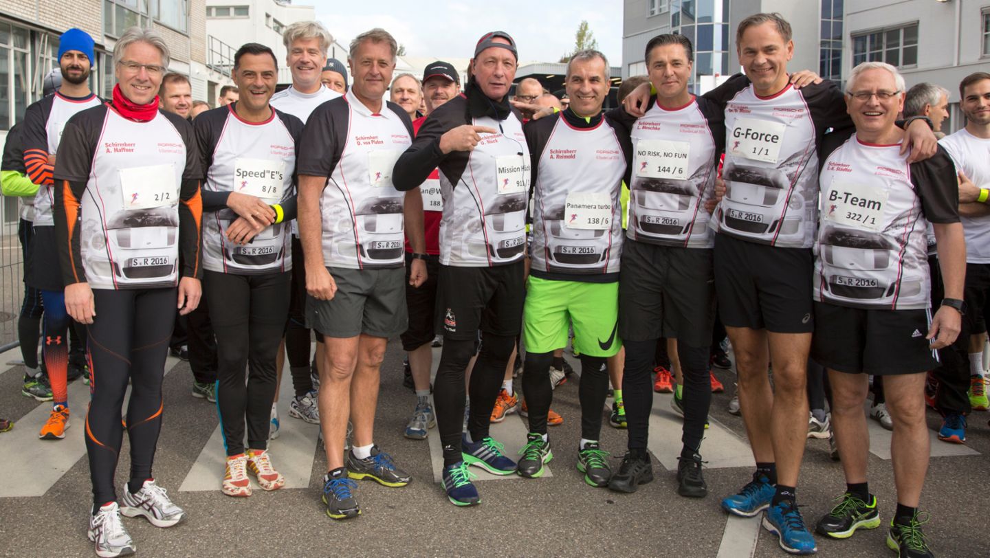 Vorstand und Gesamtbetriebsratschef (v.l.n.r.) Andreas Haffner, Michael Steiner, Detlef von Platen, Uwe Hück, Albrecht Reimold, Lutz Meschke, Oliver Blume, Uwe-Karsten Städter, 6-Stunden-Lauf, Stuttgart, 2016, Porsche AG