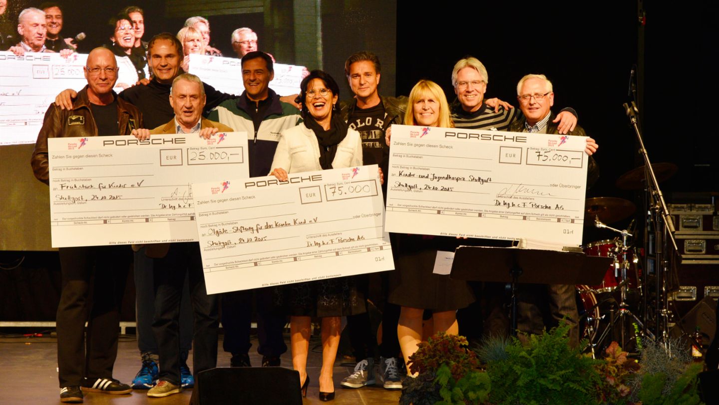 (l. - r.) Uwe Hueck, Chairman of the Group Works Council, Oliver Blume, CEO, Michael Steiner, Lutz Meschke, Member of the Executive Board, Finance and IT, Andreas Haffner, Member of Executive Board Human Resources, Uwe-Karsten Städter, Member of the Executive Board, Procurement, 2015, Porsche AG 