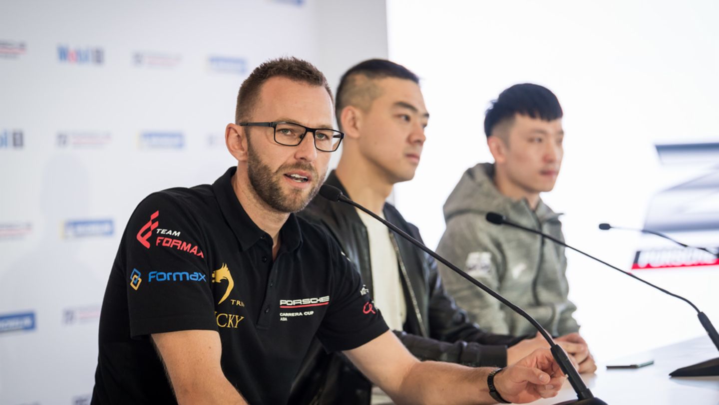 范德瑞、包金龙、李超三位车手在2018赛季亚洲保时捷卡雷拉杯新闻发布会