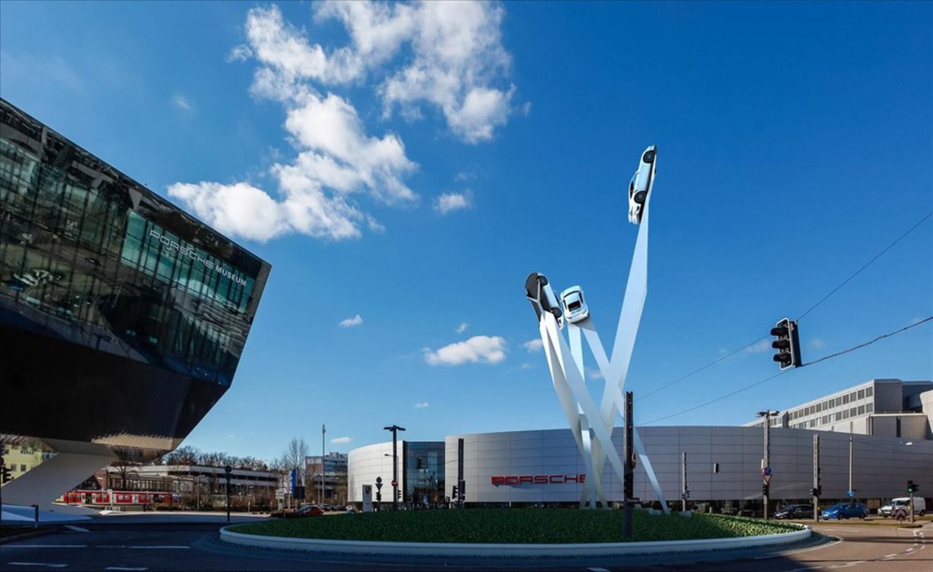 Porsche presents the draft of a sculpture on Porscheplatz