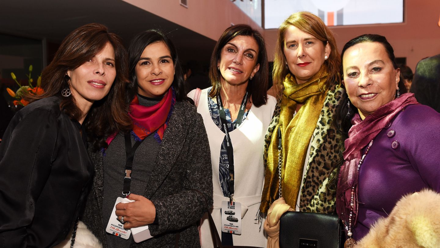 Sandra Maldonado-Beatriz Restrepo-Miriam Lama-Nataliza Vicuña-Elisa Darrigrande
