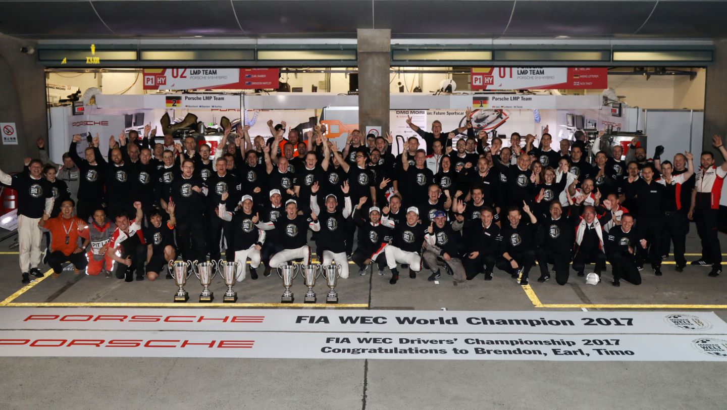 Porsche works drivers win the FIA World Endurance Championship for third consecutive time: Bamber, Bernhard and Hartley are the new long-distance kings
