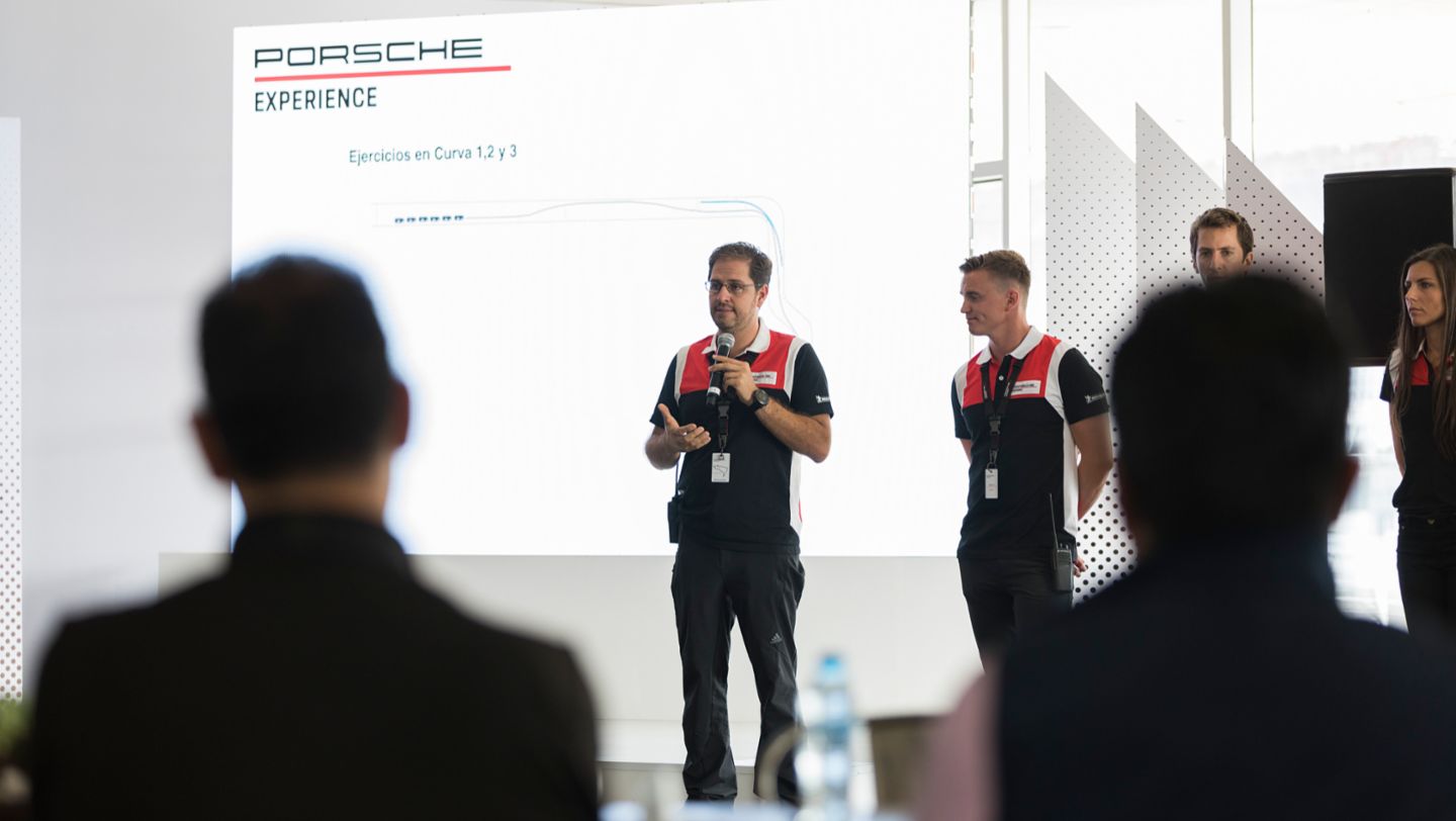 Porsche centa con pilotos certificados en el Master S