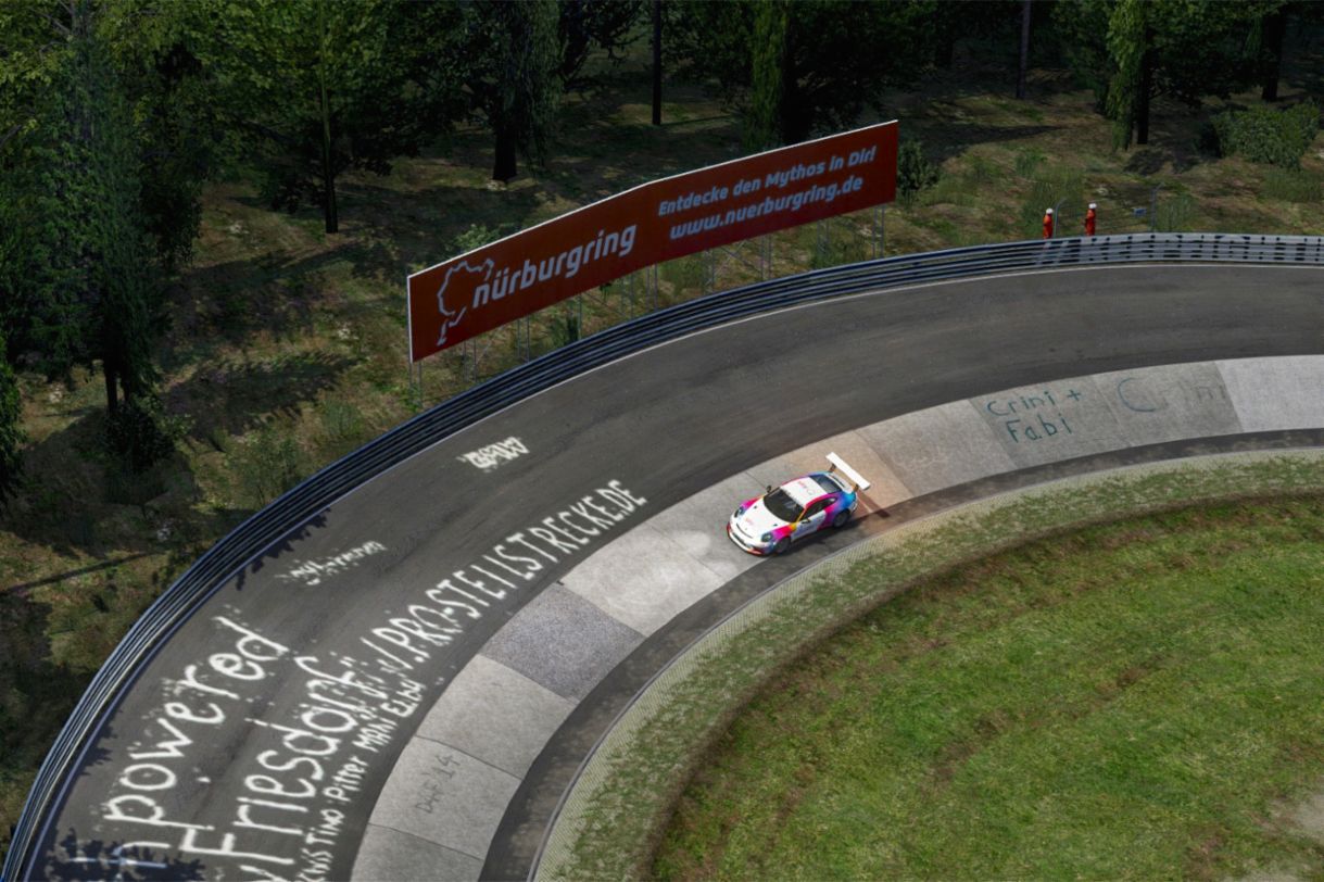 Porsche Esports Carrera Cup Italia: Santoro conquista la speciale tappa sulla Nordschleife