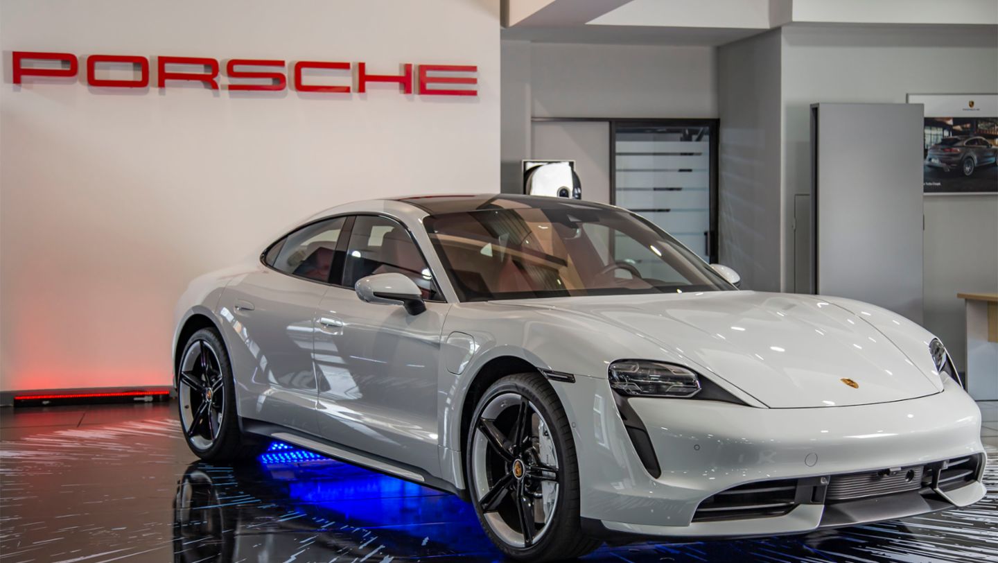 El Porsche Taycan es presentado en Guatemala