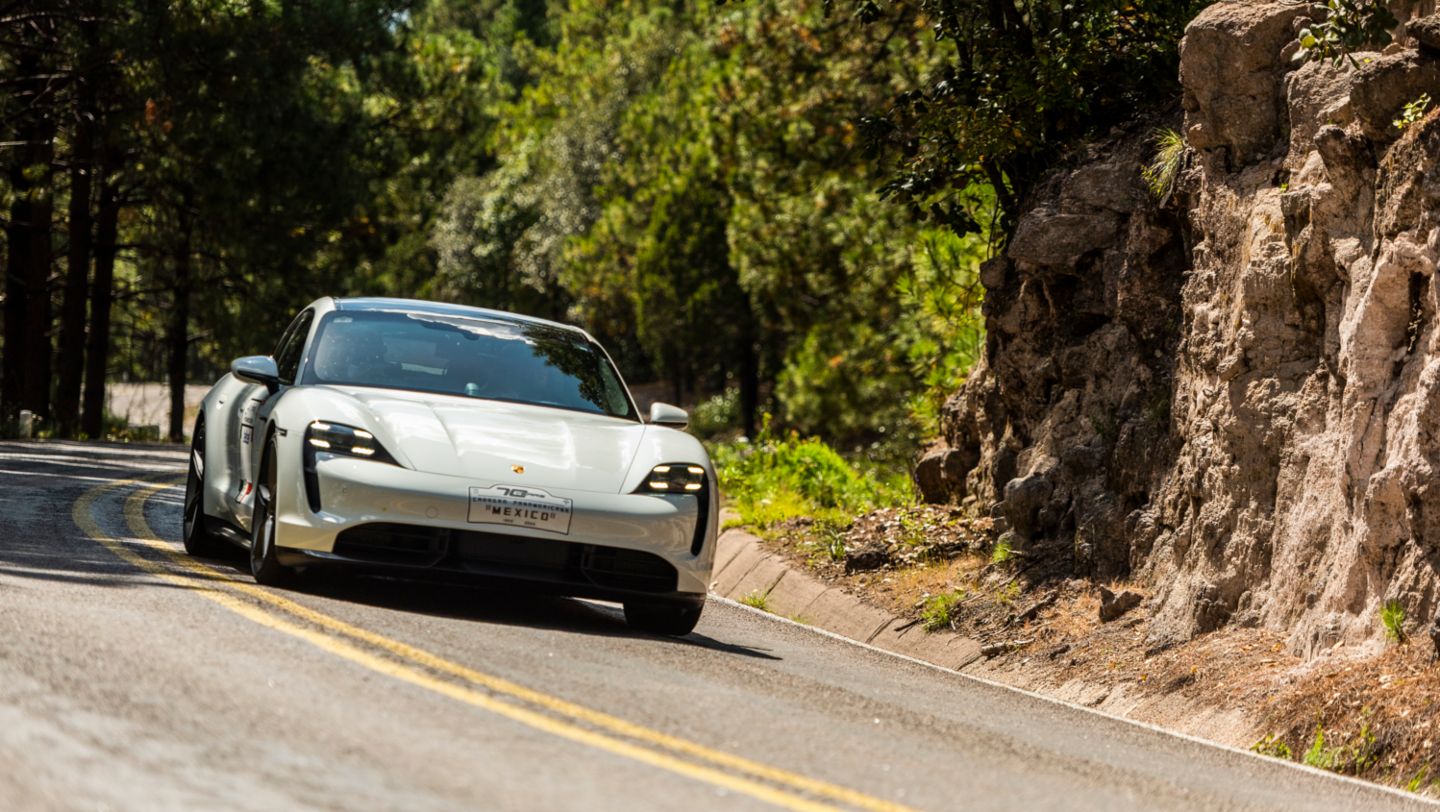 Como todo Porsche, el Taycan también debe sus orígenes a innovaciones y desarrollos tecnológicos probados en las pistas.