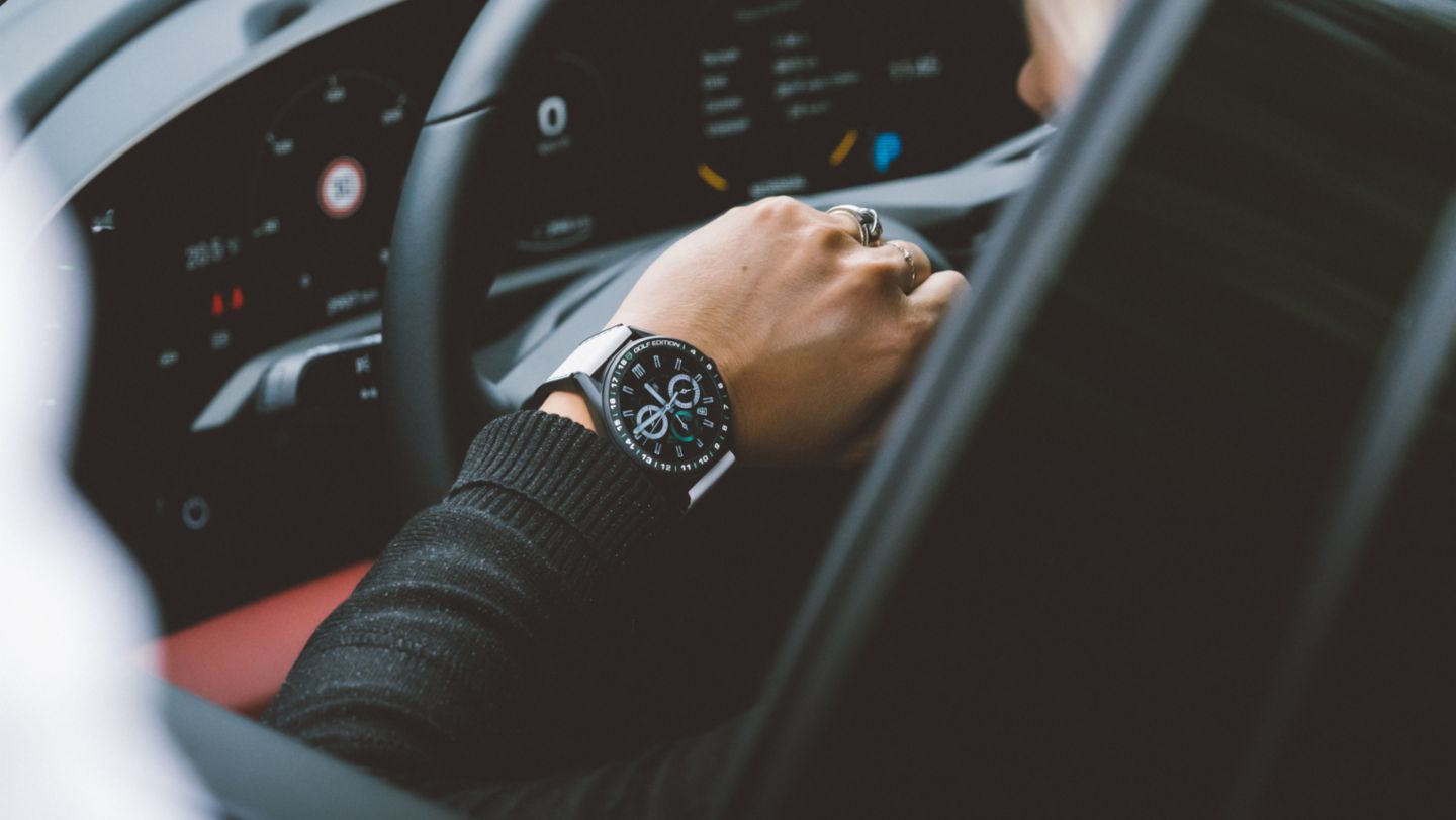 TAG Heuer a développé une montre connectée qui suit la performance des golfeurs. Une alliée indispensable lors de la Porsche Golf Cup où 3 000 joueurs s’affrontent.