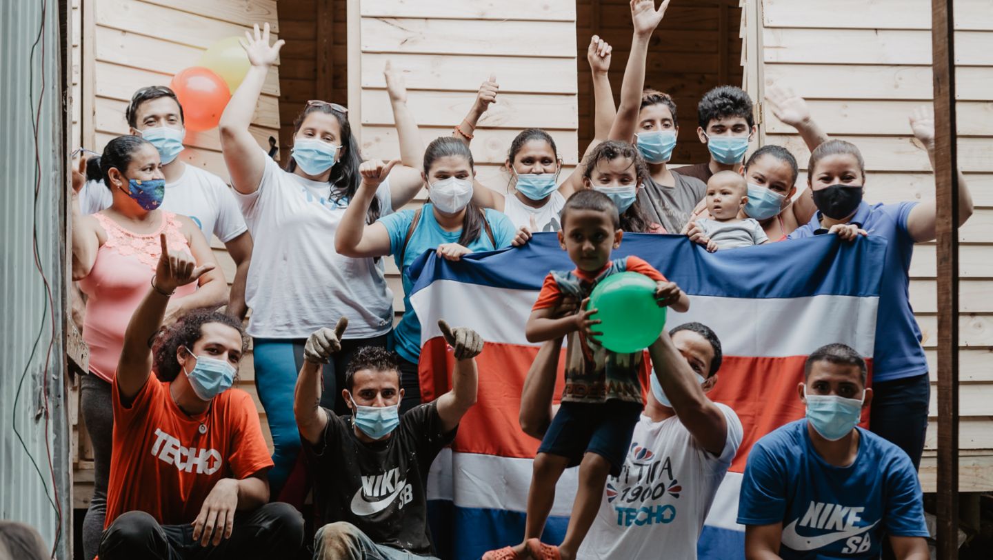 Porsche Costa Rica retoma su alianza con TECHO para donar viviendas transicionales