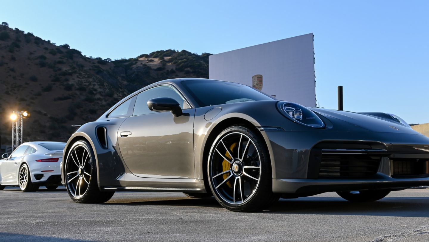 El 911 Turbo S de octava generación enfrentado a su antecesor