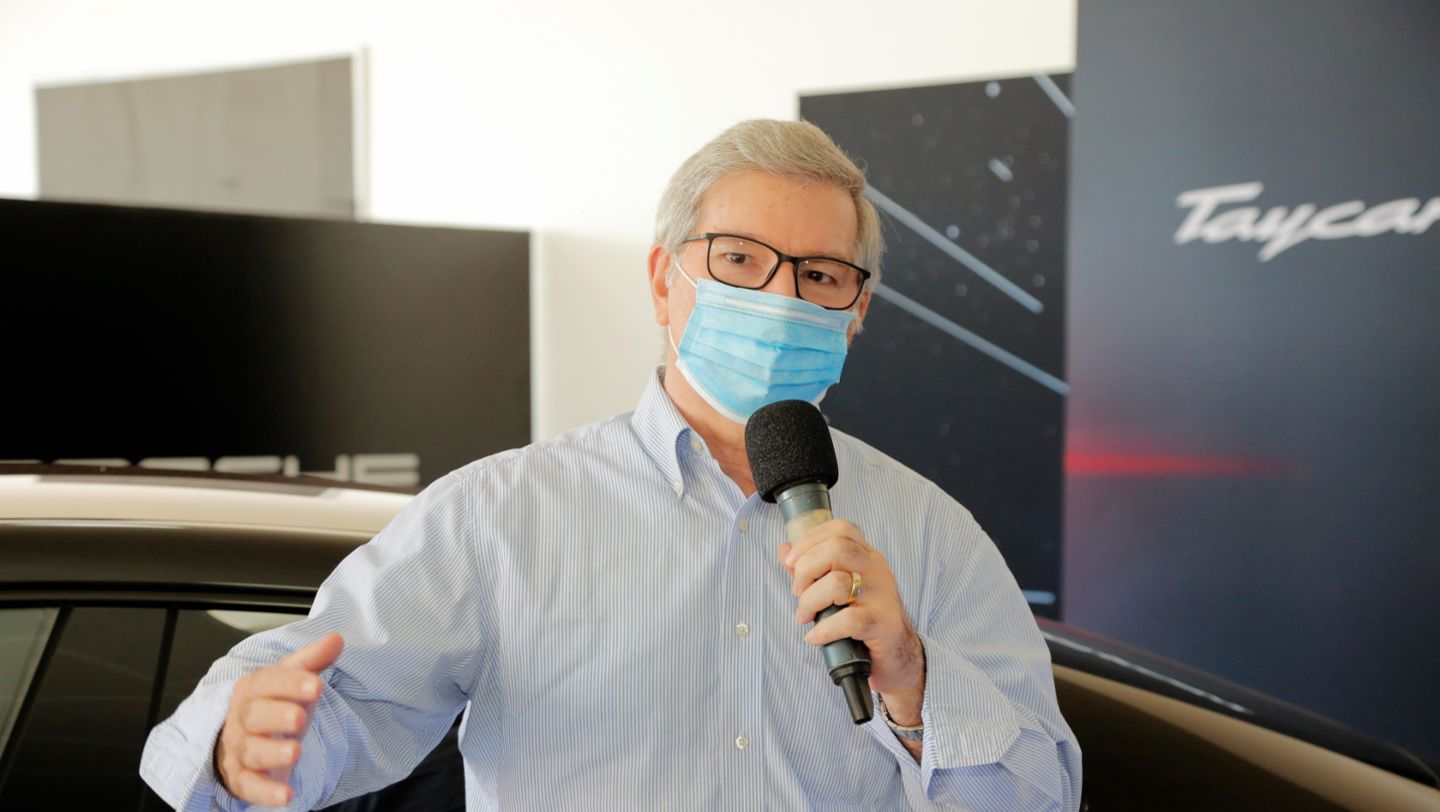 Presentan el Porsche Taycan en Ciudad del Este