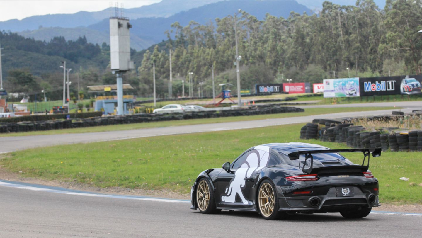 El Porsche 911 GT2 RS establece récord para autos de calle en el Autódromo de Tocancipá
