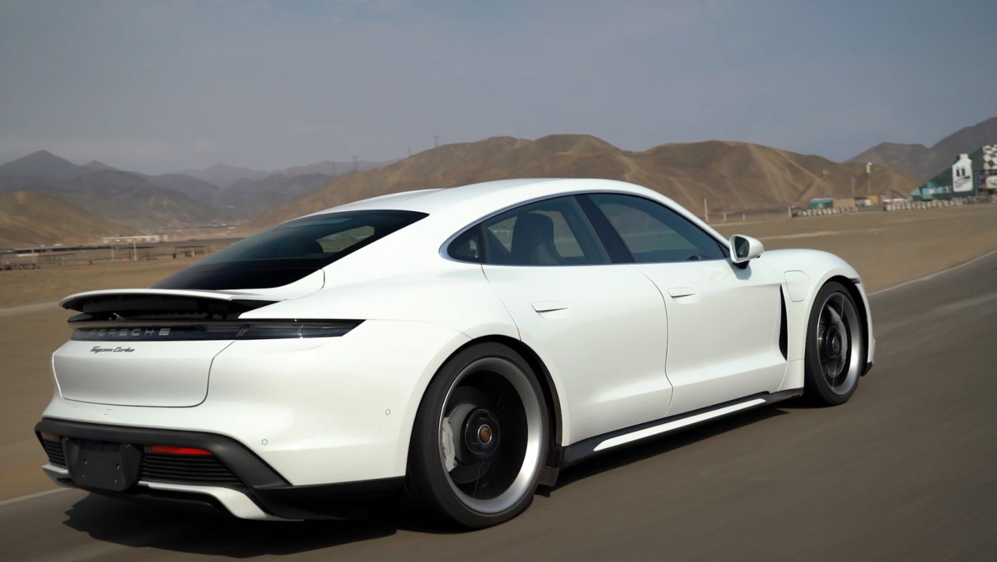 Spoiler adaptativo según la forma de manejo del conductor.