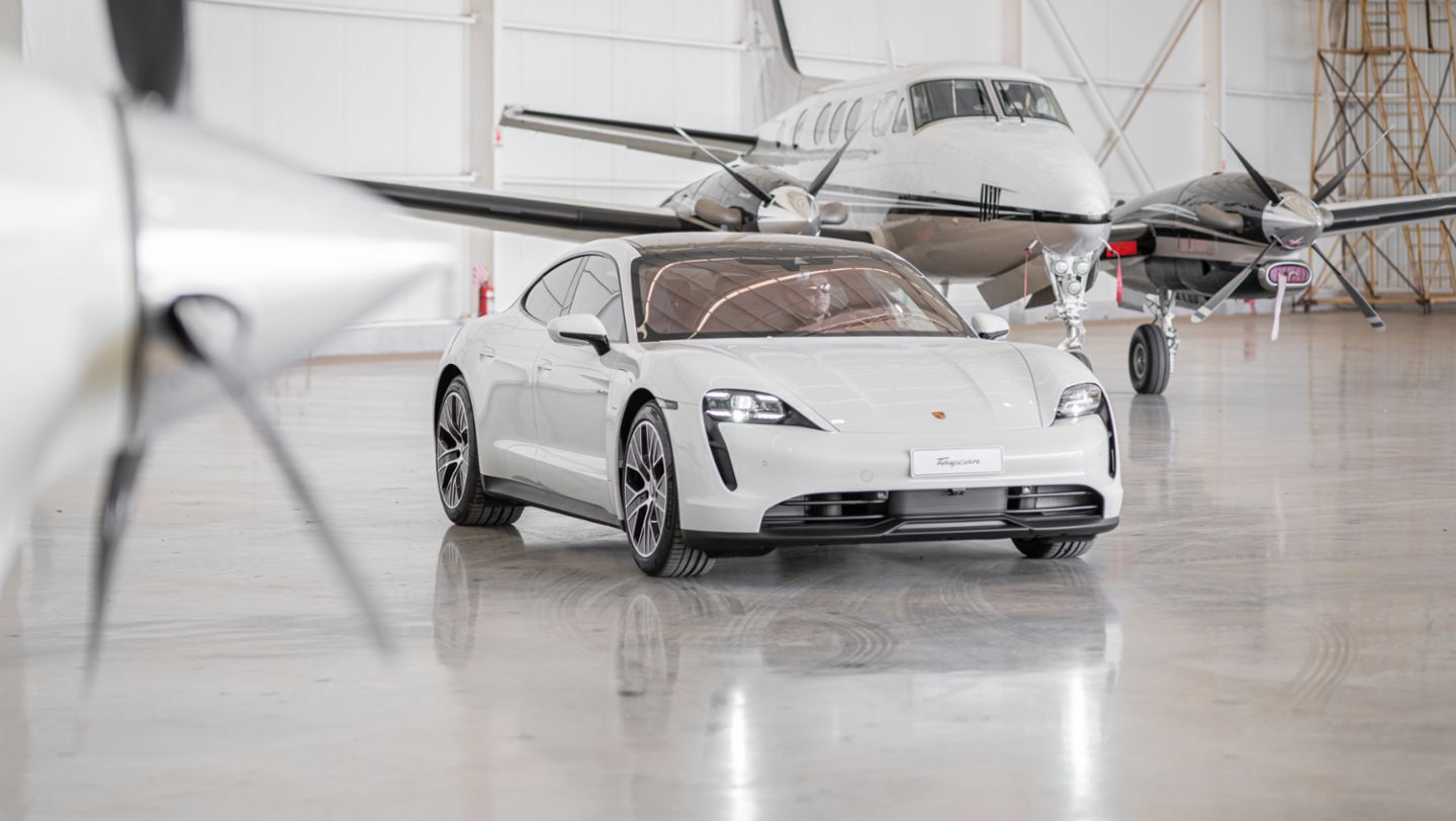 Porsche y Banco Basa firman alianza con tasas preferenciales