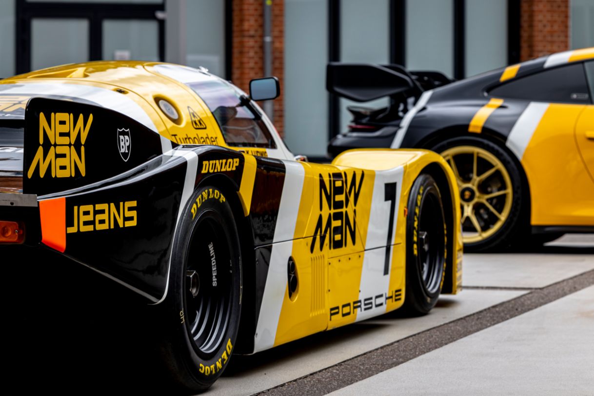 La Porsche 911 GT3 e la 956 che vinse a Le Mans nel 1985