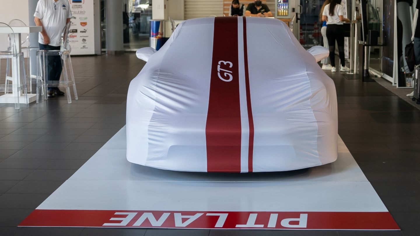 Con mucha elegancia fue presentado el nuevo Porsche 911 GT3 en Panamá