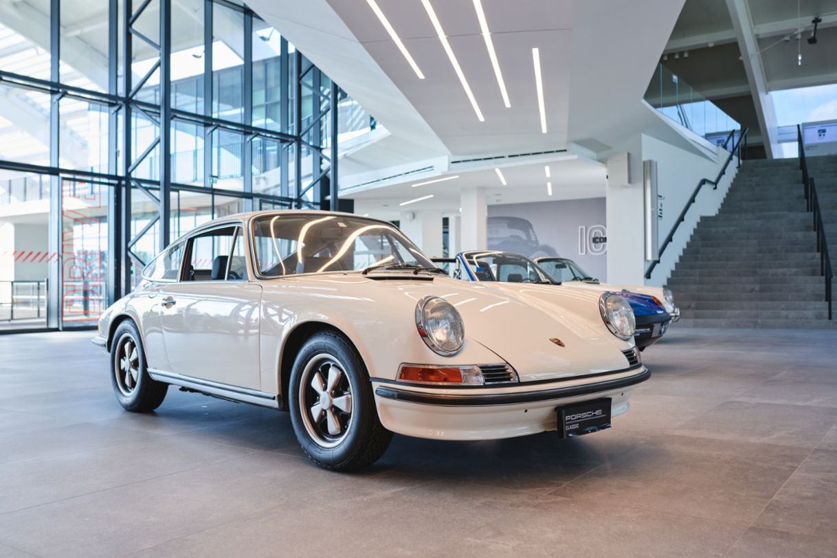 Seconda classificata: 911 2.4 E del 1972 restaurata dal Centro Assistenza Porsche Padova Est