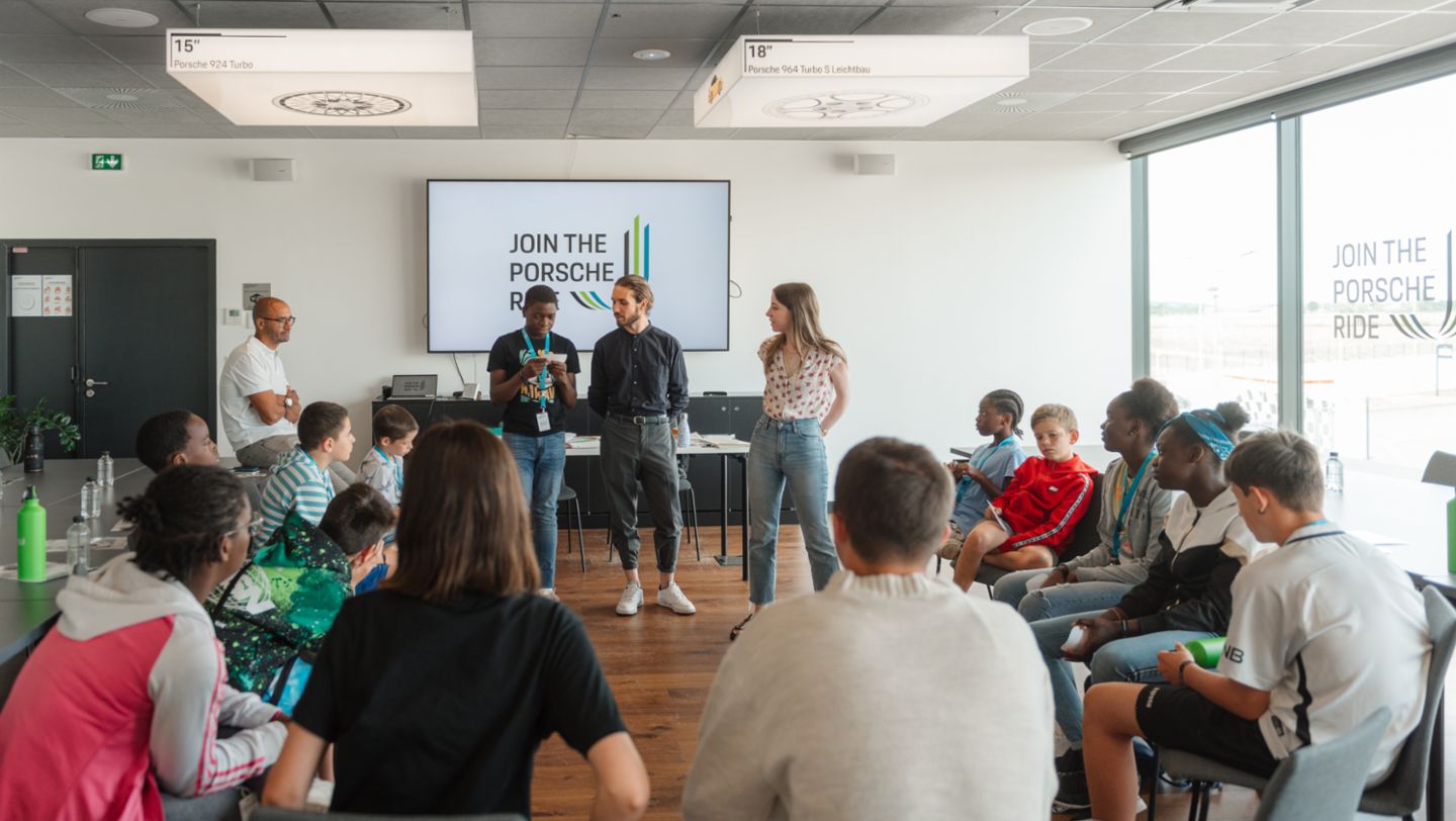 Troisième stop de « Join the Porsche Ride » au Mans.