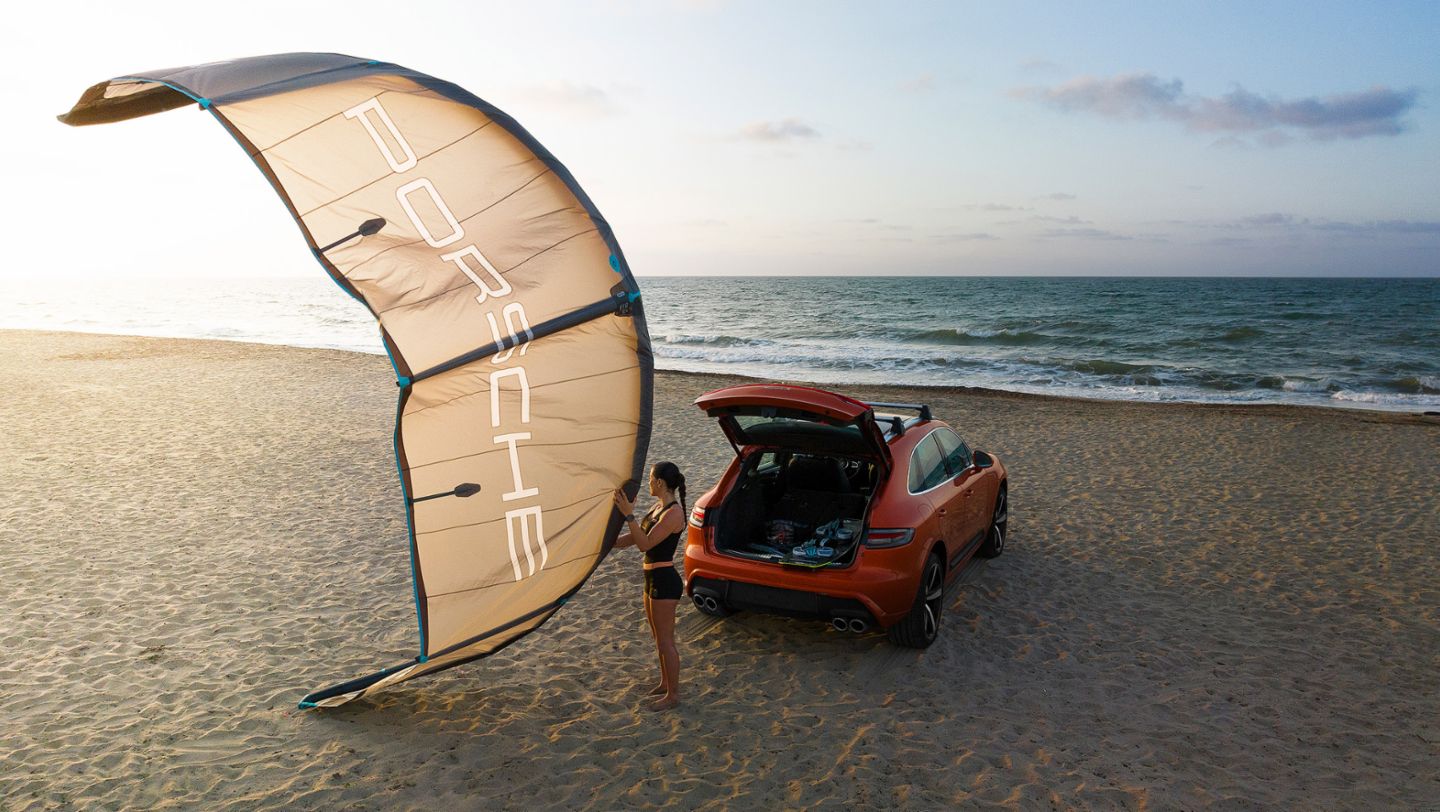 Rita Arnaus y el Macan S en Salinas del Rey.