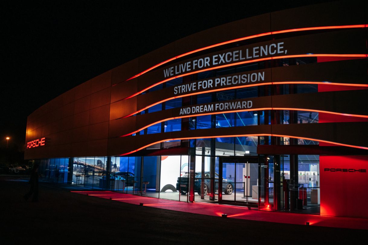 Inaugurato il nuovo Centro Porsche Milano Nord: l’evoluzione della concessionaria a misura di cliente
