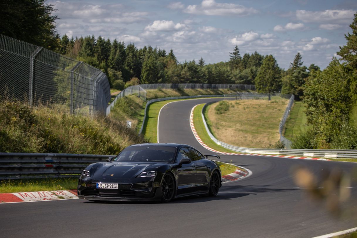 Taycan présérie au Nürburgring