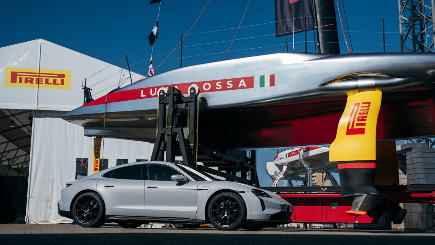 Porsche Italia è mobility partner del varo del nuovo AC75 di Luna Rossa Prada Pirelli