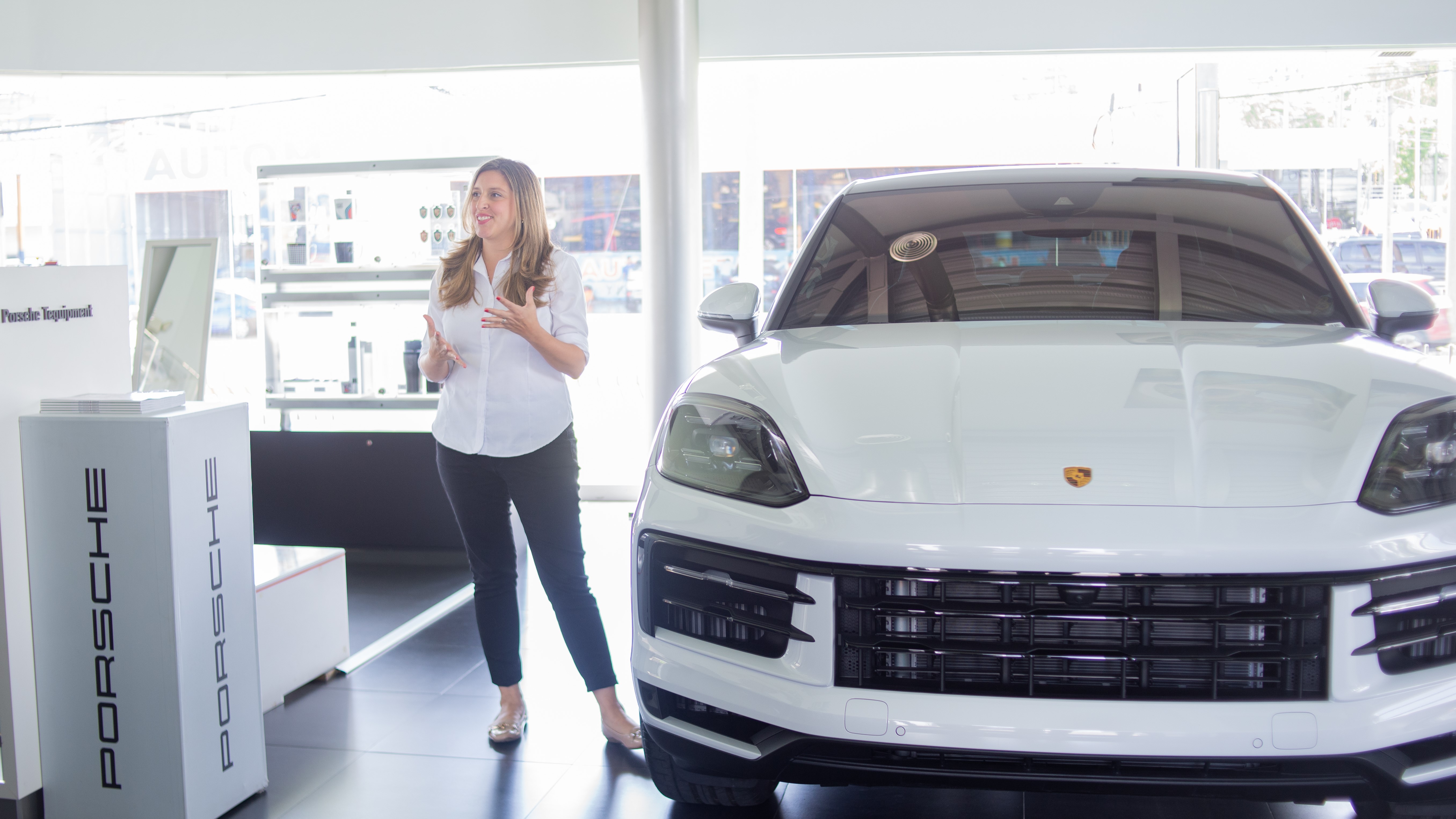 Porsche Center El Salvador reafirma su compromiso con la capacitación ...