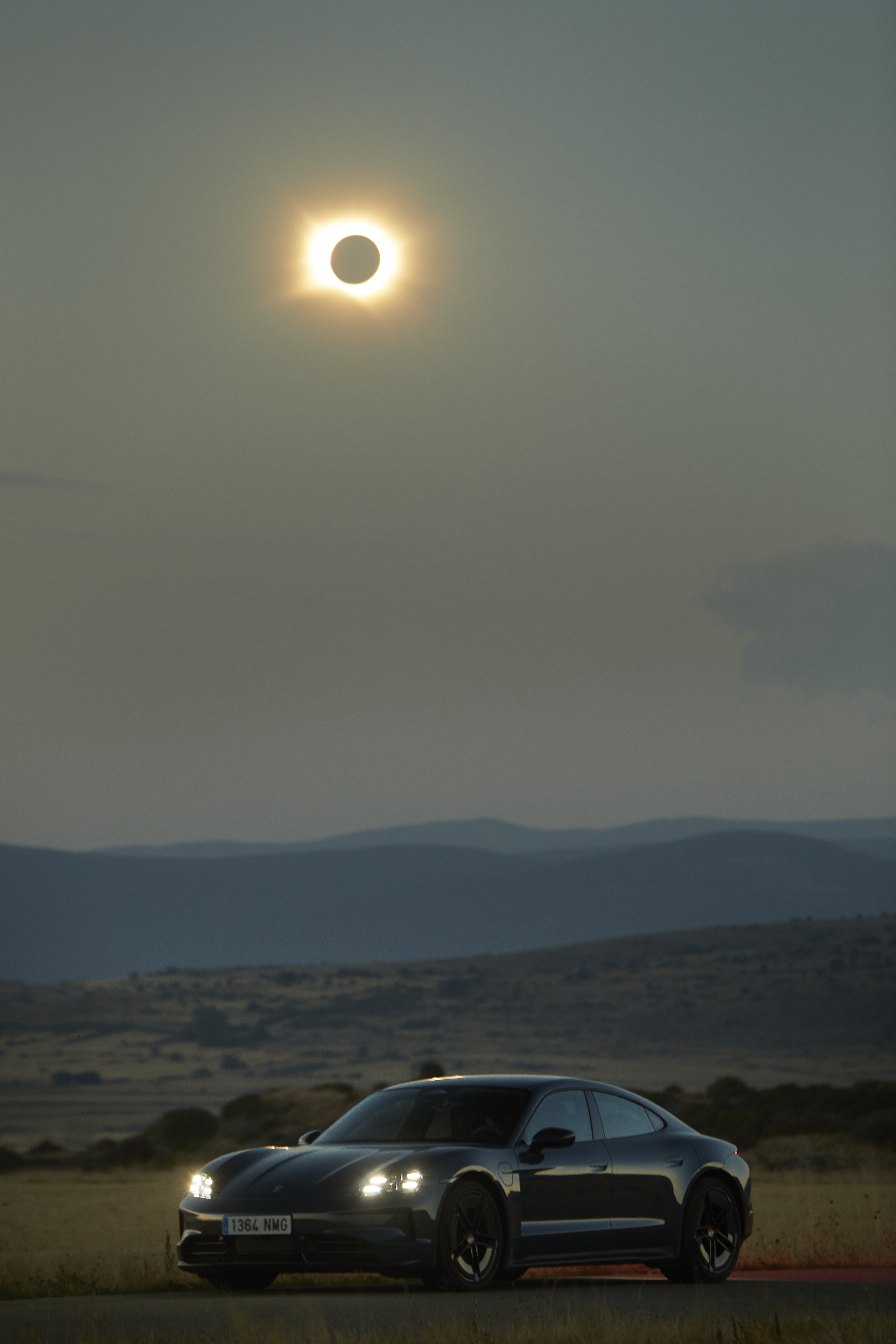 Porsche Taycan GTS en Soria durante el eclipse total, 2026, Porsche Ibérica